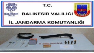 Balıkesirde jandarmadan uyuşturucu ve tütün operasyonu