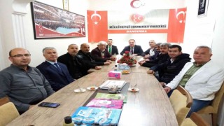Bandırmada MHP liler bayramın birinci günü bayramlaştı