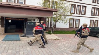 Başkalede 2 ayrı suçtan aranan şahıs yakalandı