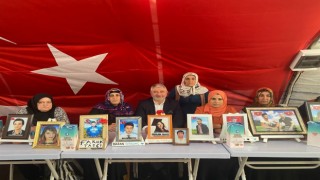 Başkan Aşgın, Diyarbakır anneleriyle nöbet tuttu