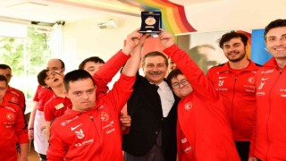 Başkan Ataç, Down Sendromlular Basketbol Milli Takımı ile buluştu