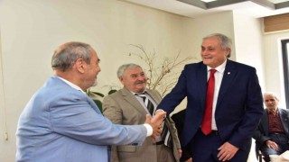 Başkan Bakkalcıoğlu partililerle bayramlaştı