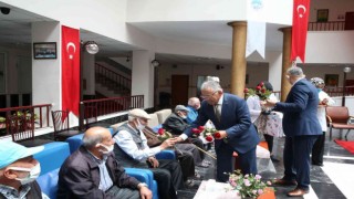 Başkan Büyükkılıçtan huzurevine bayram ziyareti