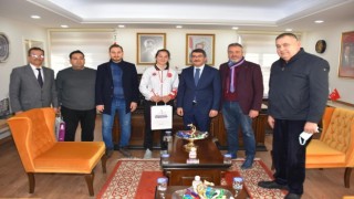 Başkan Çelik dünya şampiyonu Aykoçu tebrik etti