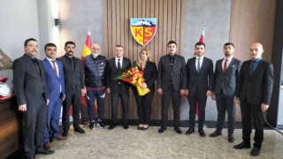 Başkan Çelik, final öncesi Kayserisporu ziyaret etti