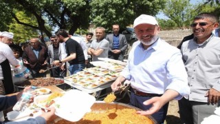 Başkan Çolakbayrakdar, hafta sonu kırsal mahallede vatandaşlarla buluştu