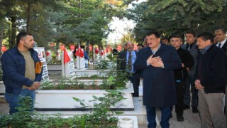 Başkan Gürkandan şehitlik ziyareti