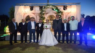 Başkan Kocaman, çiftleri yalnız bırakmadı