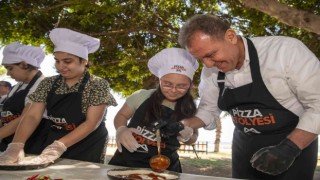 Başkan Seçer, özel gereksinimli çocuklarla pizza yaptı