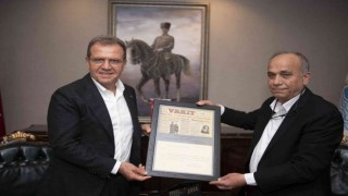 Başkan Seçere kadınlara desteğinden dolayı tarihi belge