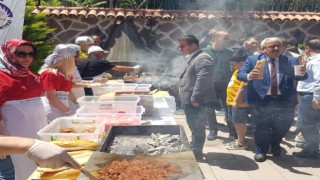 Başkan Tarhandan Osmaniyeli öğrencilere sucuk ekmek