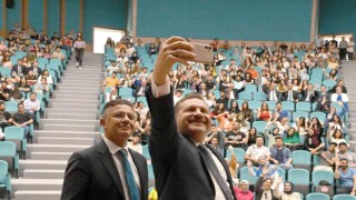 Başkan Yılmaz, BAÜN de gençlerle buluştu