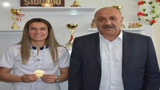 Başkan Zelyurtdan Boks Şampiyonu Akbaşa tebrik