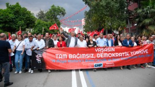 Adana'da 19 Mayıs kutlamaları yürüyüş ve konserle devam etti