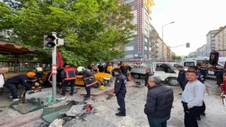 Başkentte zincirleme kaza kamerada: 2 yaralı
