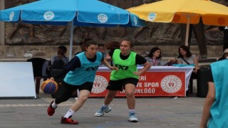 Basketbolda Kayserili Baba-kız şampiyon oldu