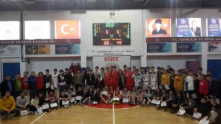 Basketbolda şampiyon Akçakoca Fen Lisesi oldu