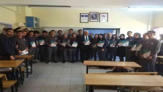 Bayburt İl Milli Eğitim Müdürlüğü tarafından yardımcı kaynak kitaplar dağıtıldı