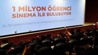 Bayburtta sinemaya hiç gitmeyen 15 okuldan 1600 öğrenci sinemaya götürüldü