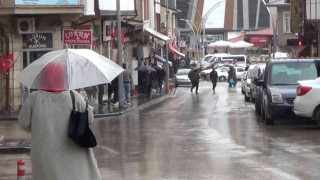 Bayburtta yağmurla karışık dolu etkili oldu