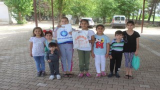 Bayram arifesinde çocukların şeker sevinci