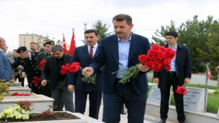 Bayram arifesinde şehitler unutulmadı