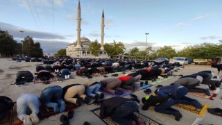 Bayram namazında camiler doldu