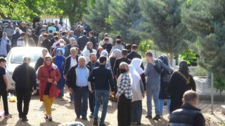 Bayram sabahı binlerce vatandaş, metrelerce araç kuyruğu ile akın etti