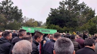 Bayrama ziyaretinde kazada ölen sürücü toprağa verildi