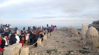 Bayramda Nemrut Dağına ziyaretçi akını