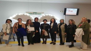 Bebek dostu sağlık çalışanları sertifikalarını alıyor