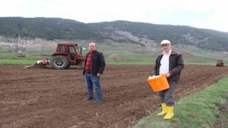 Belediyeden çiftçilere mazot ve traktör desteği