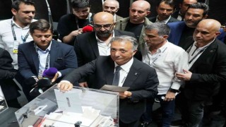 Beşiktaş Başkan Adayı Ahmet Nur Çebi oyunu kullandı