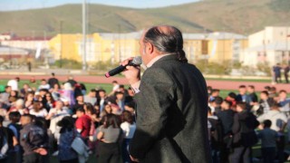 BEÜ bahar şenliğinde 3 bin öğrenci aynı anda halay çekti