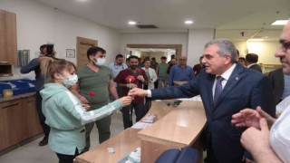 Beyazgül hastanede görevli hemşirelerin haftasını kutladı