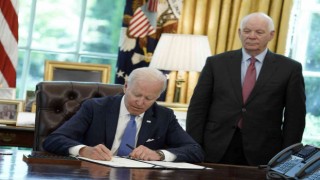 Biden “2022 Ukrayna Demokrasi Savunması Ödünç Verme ve Kiralama Yasası”nı imzaladı