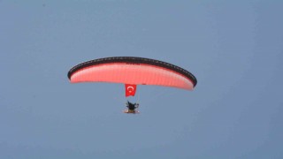 Bilecikte düzenlenen Bilim Şenliğinde insansız hava aracı ve paramotor gösterisi nefes kesti