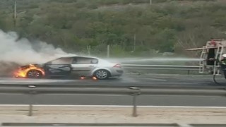 Bilecikte seyir halindeki araç alev alev yandı