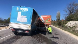 Bilecikte seyir halindeki kamyonet, tıra arkadan çarptı: 1 yaralı
