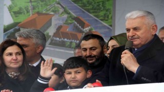 Binali Yıldırım ve ailesi tarafından yaptırılan camii ve külliyenin temel atma töreni kar yağışı altında gerçekleşti