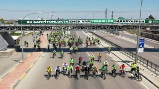 Bini aşkın vatandaş, ‘Trafikte Bisikletliyi Fark Et sloganıyla pedal çevirdi
