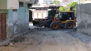 Bozovada bozulmuş yollar onarılıyor