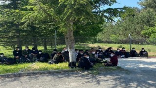 Bulgar polisi tarafından darp edilip Türkiyeye itilen 27 kaçak göçmen yakalandı
