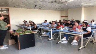 Burhaniye de BUBFA öğrencileri bitkilerle tütsü yapımı etkinliğine katıldı