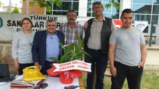 Burhaniyeli muhtar engellileri yalnız bırakmadı