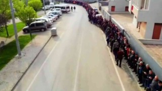 Bursada 1 kilometrelik bayramlaşma kuyruğu