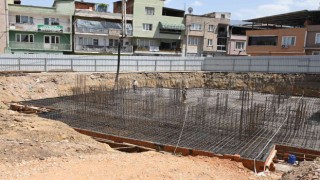 Bursada Altıkurnalar Camii için ilk harç