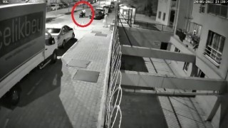 Bursada göz göre göre motosiklet hırsızlığı kamerada