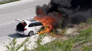 Bursada otomobil alev alev yandı