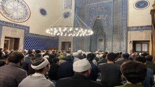 Bursada selatin camileri son teravih namazında doldu taştı